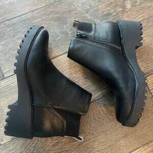 Universal Threads Black Chelsea Boot Chunky Heel Snakeskin Accent Women's Size 9
